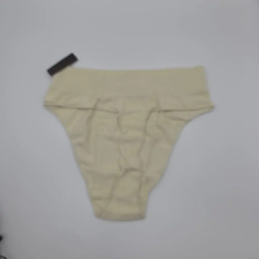 Skims Bundle of Two Seamless Ribbed and T-String Thong in Bone Onyx Size 2X